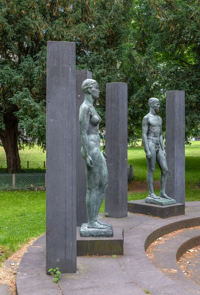 フランクフルト マイン2023年6月16日ドイツ フランクフルトのロスチャイルド公園にあるゲオルク コルベの彫像の輪 — ストック写真