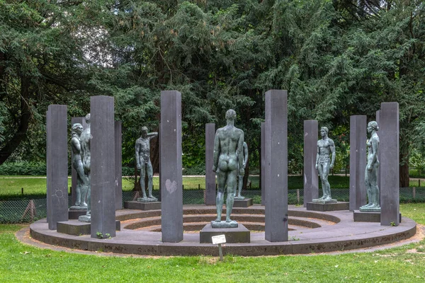 フランクフルト マイン2023年6月16日ドイツ フランクフルトのロスチャイルド公園にあるゲオルク コルベの彫像の輪 — ストック写真