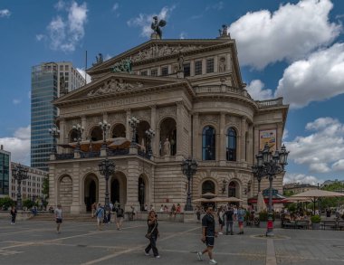 FRANKFURT AM MAIN, ALMANY-16 Temmuz 2023: Eski Opera ve Opera, Frankfurt, Almanya