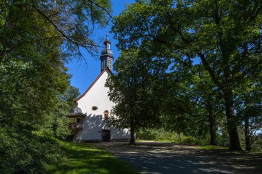 HOFHEIM AM TAUNUS, GERMANY-EYLÜL 05, 2023: Hofheim am Taunus, Almanya 'daki Kapellenberg' deki dağ şapeli