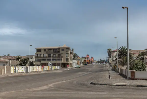 SWAKOPMUND, NAMIBIA-ARALIK 25 Aralık 2023: Namibya 'nın Swakopmund kıyı kasabasında sokak sahnesi