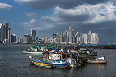 PANAMA ŞEHRİ, PANAMA-MARCH 03, 2019: Panama şehrinin liman ve ufuk çizgisi