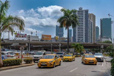 PANAMA ŞEHRİ, PANAMA-MARCH 25, 2019: Calidonia 'da işlek cadde, Panama Şehri