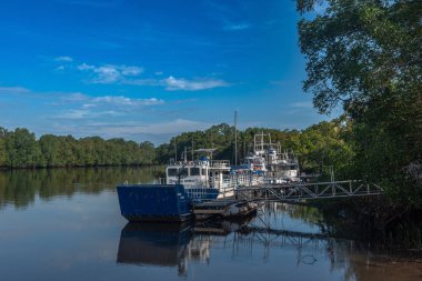 Pedregal, Chiriqui, Panama marinasında motorlu yatlar