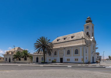 SWAKOPMUND, NAMIBIA-ARALIK 25, 2023: Swakopmund, Namibya 'daki Evanjelik Lüteryen Kilisesi