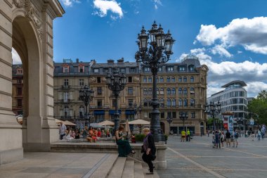 FRANKFURT AM MAIN, ALMANY-16 HAZİRAN 2023: Frankfurt, Almanya 'daki merkez opera meydanının görüntüsü