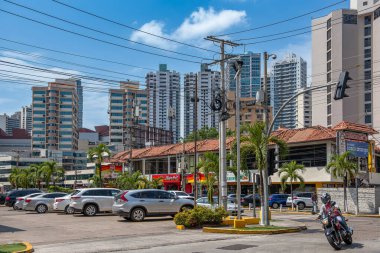 PANAMA ŞEHRİ, PANAMA-MARCH 03, 2019: Panama şehir merkezindeki cadde ve binalar