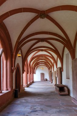 EBERBACH, GERMANY-MAYIS 29, 2019: Almanya 'nın Eltville yakınlarındaki Rheingau' daki Eberbach Manastırı