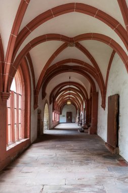 EBERBACH, GERMANY-MAYIS 29, 2019: Almanya 'nın Eltville yakınlarındaki Rheingau' daki Eberbach Manastırı