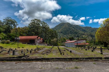 BOQUETE, PANAMA-MARCH 15, 2019: Boquete, Panama 'daki Princesa Janca kahve fabrikasının kalıntıları