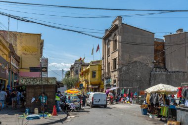 SANTIAGO, ŞİLİ-JANUARY 28, 2021: Şili 'nin Vega Merkez Bölgesi' ndeki sokak pazarı