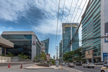 PANAMA ŞEHRİ, PANAMA-MARCH 25, 2019: Panama 'nın başkenti Panama City' nin merkezinde ufuk çizgisi