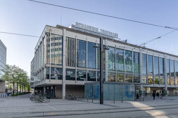 FRANKFURT AM MAIN, GERMANY-APRIL 05, 2025: Frankfurt Belediye Tiyatrosu, Hesse, Almanya