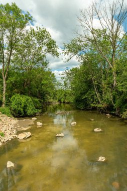 Frankfurt, Hesse, Almanya 'da Nidda' nın yenilenmiş şubesi