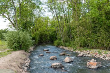 Frankfurt, Hesse, Almanya 'da Nidda' nın yenilenmiş şubesi