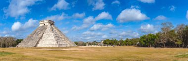 Kukulcan Tapınağı, El Castillo, Chichen Itza 'nın merkezinde, Yucatan, Meksika