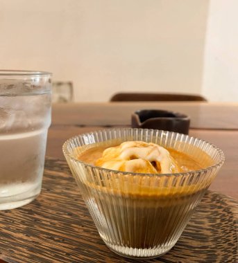 Bardakta buzlu Espresso kahvesi..