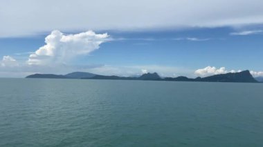 Deniz kumu ve günbatımı Samui Tayland.