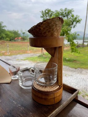 Bahçede kahve ve çay.