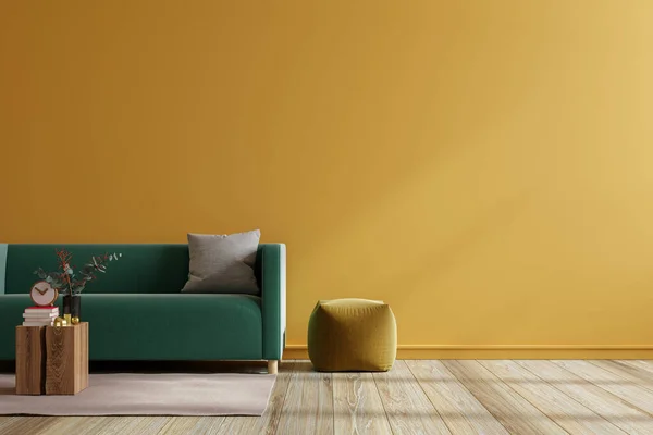 空の濃い黄色の壁の背景に緑のソファとモックアップリビングルームのインテリア — ストック写真