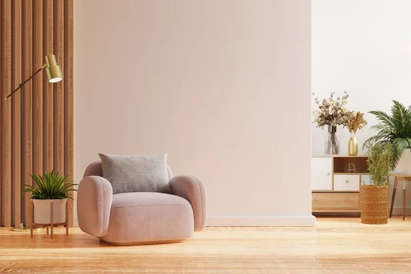 거실에 분홍색 의자와 액세서리 디코더를 가지고 — 스톡 사진