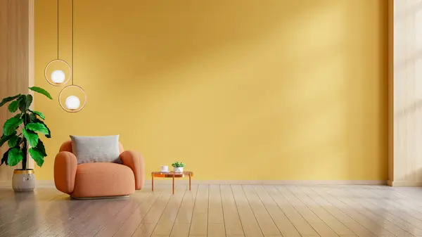 Modernes Hölzernes Wohnzimmer Mit Orangefarbenem Sessel Auf Leerem Dunkelgelben Wandhintergrund Stockbild