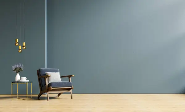 Moderne Hölzerne Wohnzimmer Hat Einen Blauen Sessel Auf Leeren Dunkelgrünen lizenzfreie Stockfotos