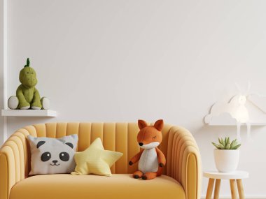 Modern çocuk odasının içinde sarı bir kanepe, sevimli pelüş tilki ve panda yastıkları, raflarda yeşil dinozor oyuncakları...