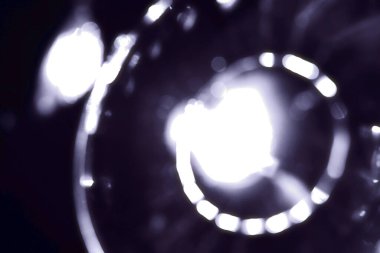 Yansıtıcı ışık soyut arkaplanı aydınlatır