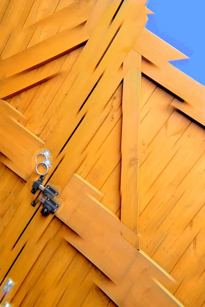 Doppelte Holztore Abstrakt Mit Prisma Effekt — Stockfoto