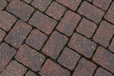 Kırmızı blok yakına geliyor.