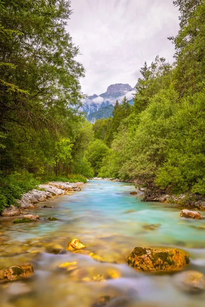 Lange Blootstelling Aan Rivier Triglavska Bistrica Met Juliaanse Alpen Aan — Stockfoto