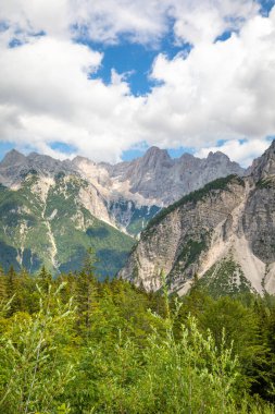 Vrsic Geçidi 'ndeki manzara çok güzel. Triglav Ulusal Parkı, Julian Alps, Slovenya, Avrupa.