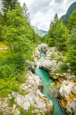 Triglav Ulusal Parkı 'ndaki Bovec yakınlarındaki Soca nehir vadisi, Julian Alps, Slovenya, Avrupa.