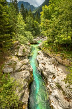 Triglav Ulusal Parkı 'ndaki Bovec yakınlarındaki Soca nehir vadisi, Julian Alps, Slovenya Avrupa.