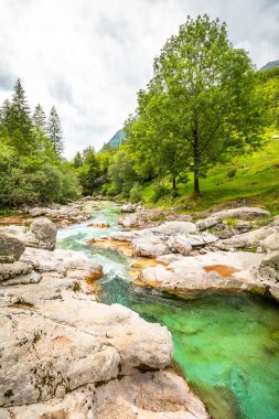 Triglav Ulusal Parkı 'ndaki Bovec yakınlarındaki Soca nehir vadisi, Julian Alps, Slovenya, Avrupa.