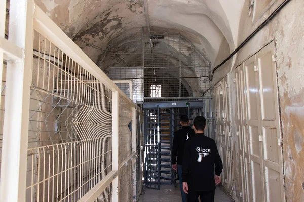 Hebron H1 ve H2 sektörleri arasındaki İsrail kontrol noktası.