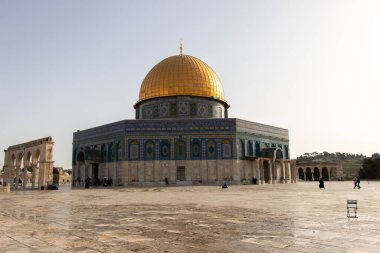 Masjidil Aqsa 'daki Kubbe of Rock ya da Qubbat Sakhra. Filistin 'deki Yahudiler ve Müslümanlar için kutsal binalardan biri olan İsrail
