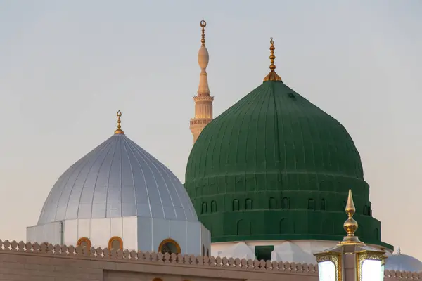 Peygamber Camii 'nin Yeşil Kubbesi, El-Nabawi, El-Madinah Al Munawwarah' ın güzel manzarası.