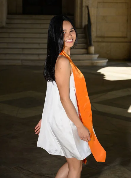 Jeune Fille Américaine Asiatique Attrayante Avec Chapeau Robe Préparant Pour — Photo