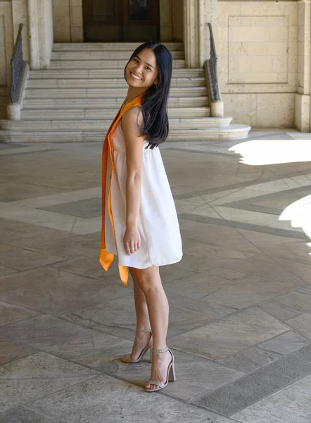 Jeune Fille Américaine Asiatique Attrayante Prenant Des Photos Préparation Pour — Photo