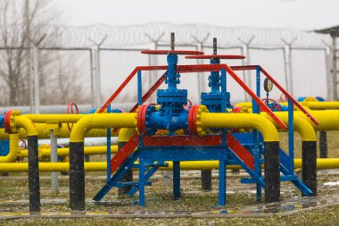 Pipes, taps and a valve for shutting off gas supply at a gas compressor station
