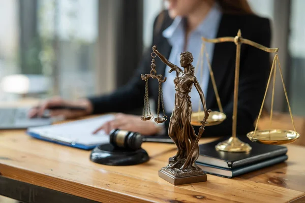 Advogado Que Trabalha Quarto Escritório Advocacia — Fotografia de Stock