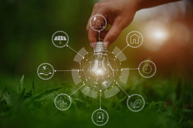 Ampul Enerjisi yeşil arkaplanı kaydediyor