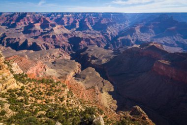 Kanyon manzarasında doğanın güzelliği. İnsanlar yok, Büyük Kanyon Güney Rim Arizona 'dan çarpıcı kaya oluşumları.