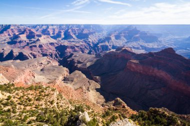 Bozulmamış doğa: Kanyon, dağlar, panoramik manzara, sakin, sakin, kentsel olmayan, yarı kurak Büyük Kanyon Güney Rim Arizona manzarası