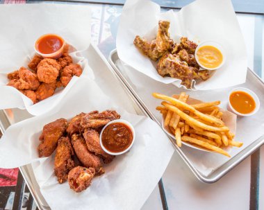 Patates kızartmalı fast food yemeği, kızarmış sebze, tabak, çatal, iç mekan, Philly..