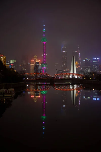 Destacable Horizonte Shanghái Con Oriental Pearl Tower Edificios Oficinas Iluminados — Foto de Stock