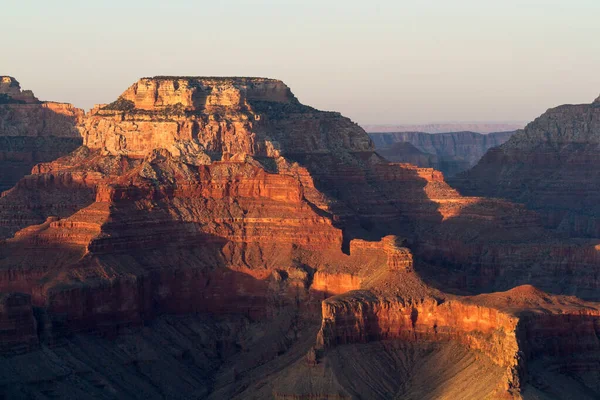 Schoonheid Van Natuur Een Majestueuze Canyon Met Torenhoge Rotsformaties Een — Stockfoto
