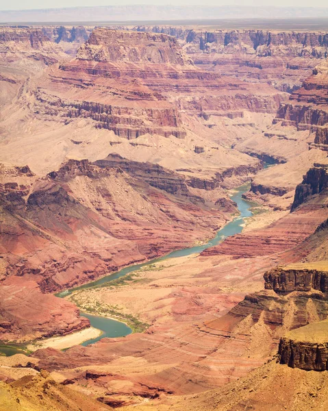沙漠峡谷展现了自然界宁静的美丽 岩石的形成 遥远的宁静 旅行的目的地 科罗拉多河来自亚利桑那州南部大峡谷 — 图库照片